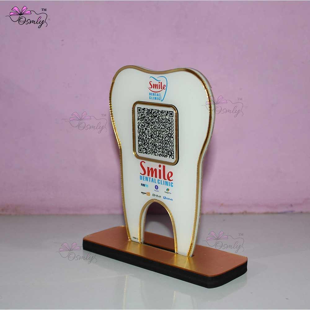 acrylicToothShapeUPIQRStand - OSMLY