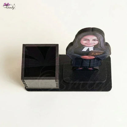 AdvocateCaricaturePenStandtopview - OSMLY